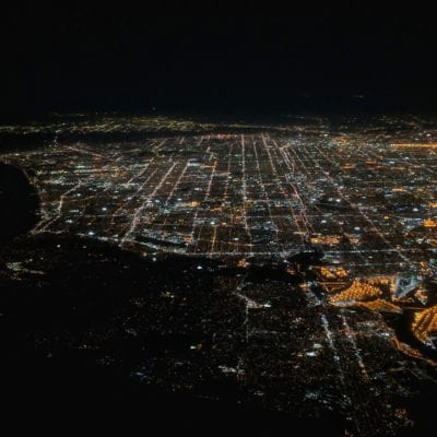 Los_Angeles_night_aerial By Dicklyon - Own work, CC BY-SA 4.0, https://commons.wikimedia.org/w/index.php?curid=63267114