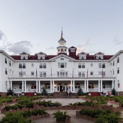 The_Stanley_Hotel_in_Estes_Park,_a_town_on_the_eastern_edge_of_Rocky_Mountain_National_Park_in_north-central_Colorado_LCCN2015633407.tif Carol M. Highsmith / Public domain